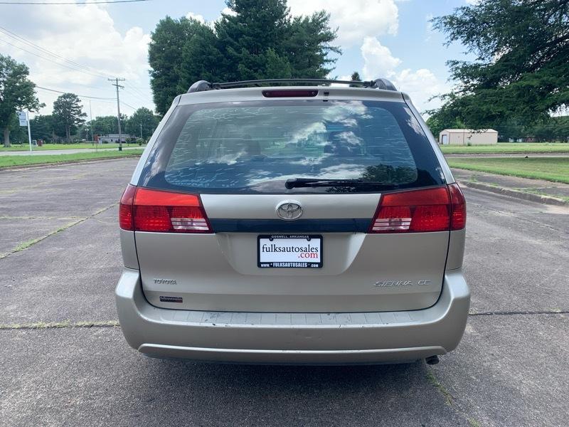 Toyota Sienna LE - 7 Passenger Seating 2005
