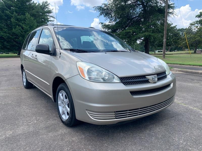 Toyota Sienna LE - 7 Passenger Seating 2005