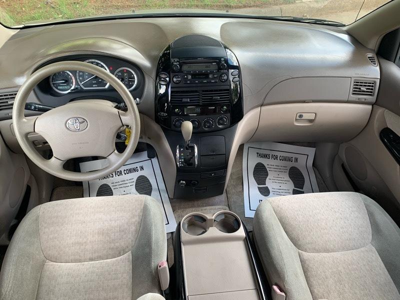 Toyota Sienna LE - 7 Passenger Seating 2005