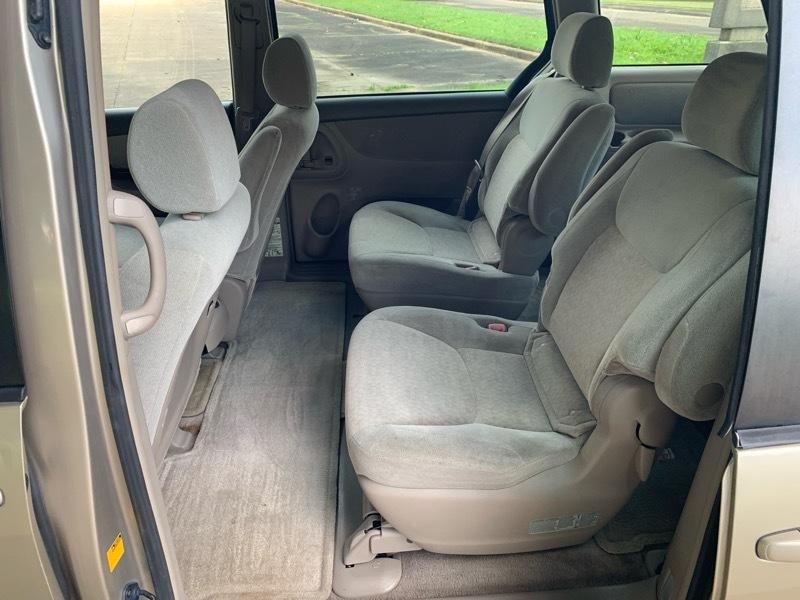 Toyota Sienna LE - 7 Passenger Seating 2005