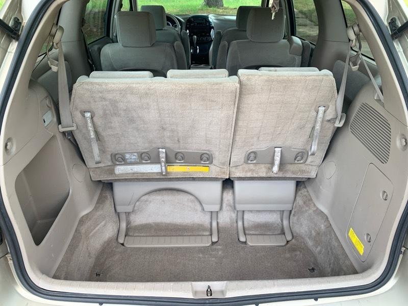Toyota Sienna LE - 7 Passenger Seating 2005