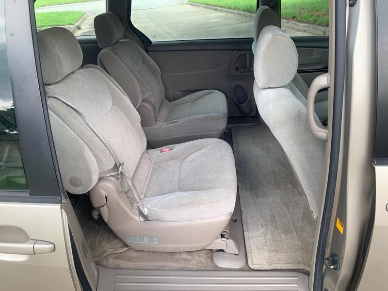 Toyota Sienna LE - 7 Passenger Seating 2005