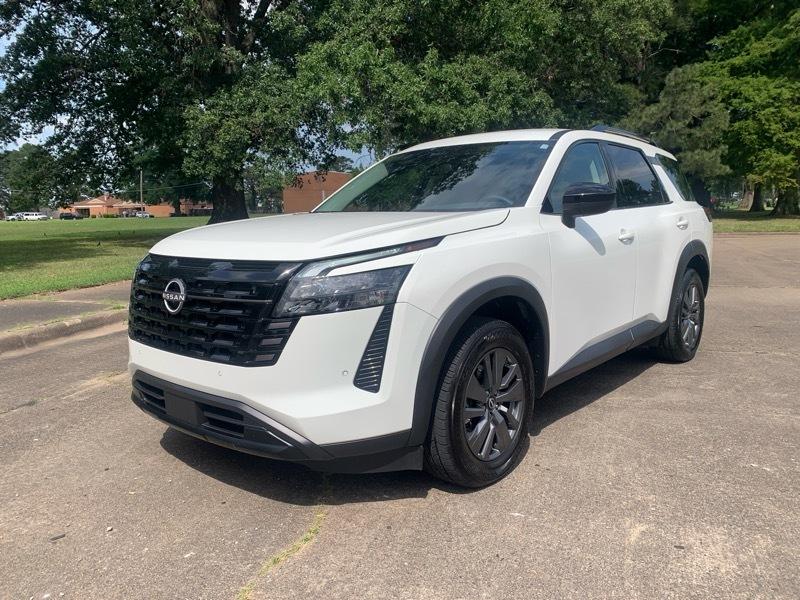 Nissan Pathfinder SV 2026