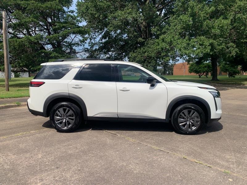 Nissan Pathfinder SV 2026