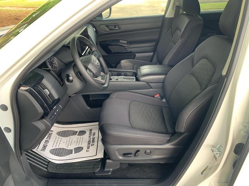 Nissan Pathfinder SV 2026