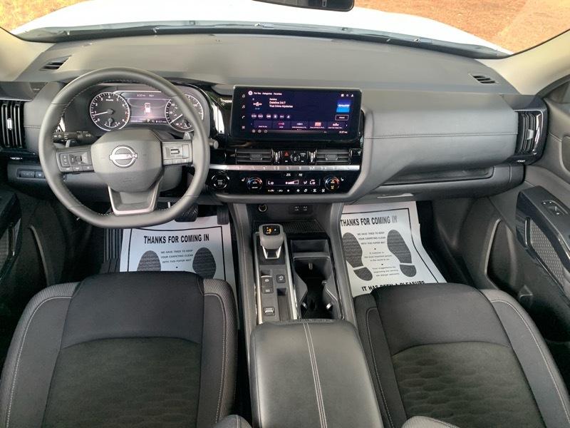 Nissan Pathfinder SV 2026