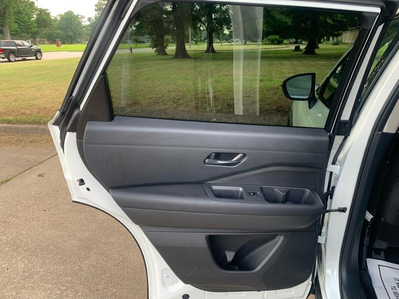 Nissan Pathfinder SV 2026