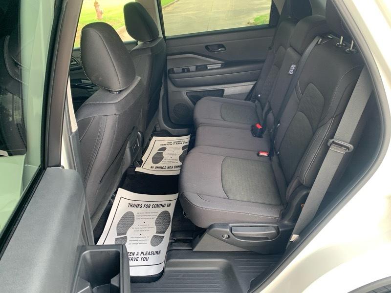 Nissan Pathfinder SV 2026