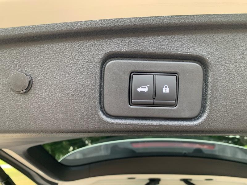 Nissan Pathfinder SV 2026
