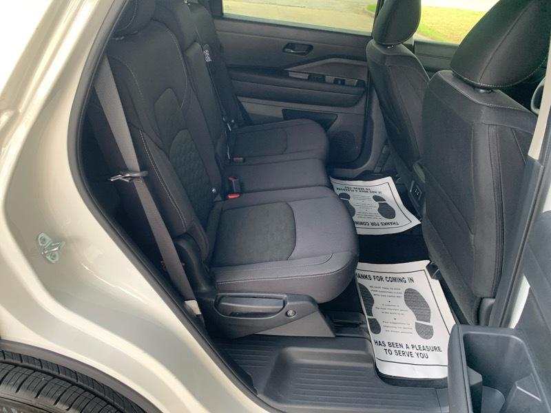 Nissan Pathfinder SV 2026