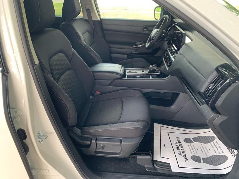 Nissan Pathfinder SV 2026