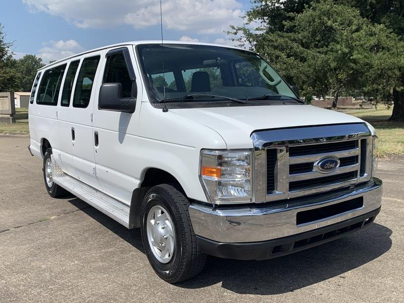 Ford Econoline E-350 XLT Super Duty Extended 2013