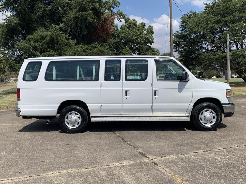 Ford Econoline E-350 XLT Super Duty Extended 2013