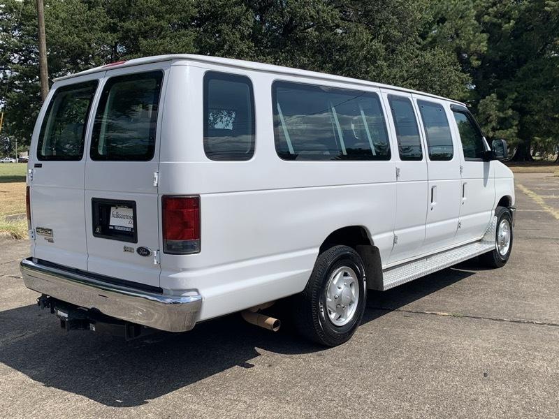 Ford Econoline E-350 XLT Super Duty Extended 2013