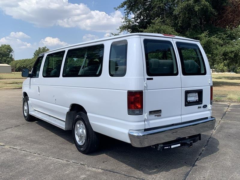 Ford Econoline E-350 XLT Super Duty Extended 2013