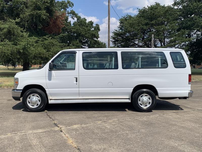 Ford Econoline E-350 XLT Super Duty Extended 2013