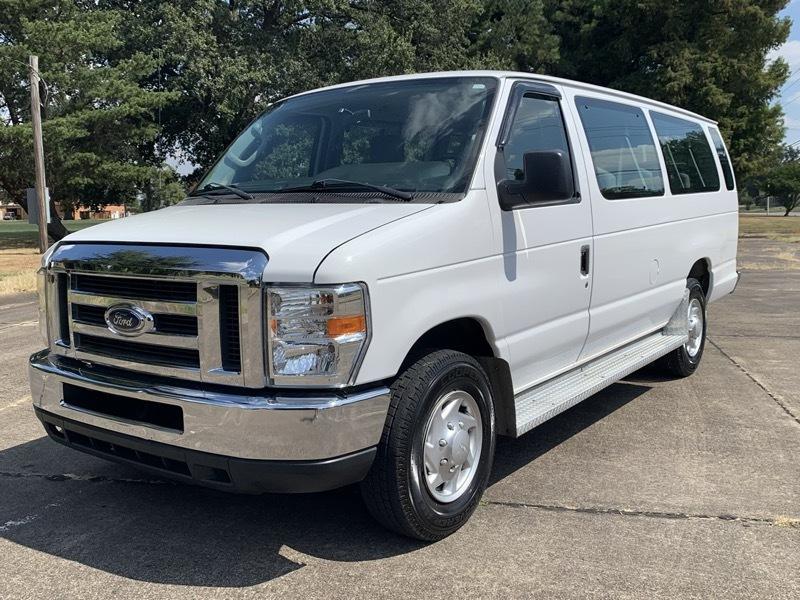Ford Econoline E-350 XLT Super Duty Extended 2013