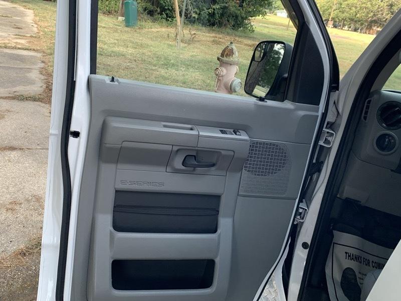 Ford Econoline E-350 XLT Super Duty Extended 2013