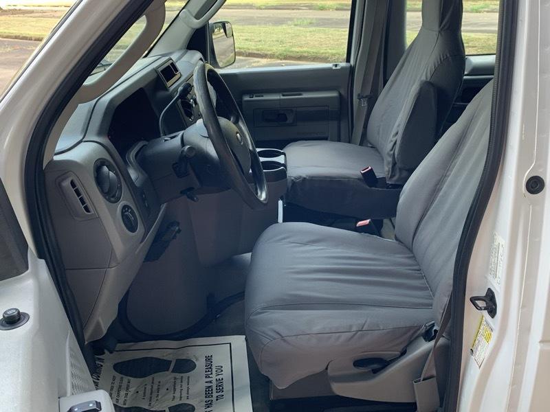 Ford Econoline E-350 XLT Super Duty Extended 2013