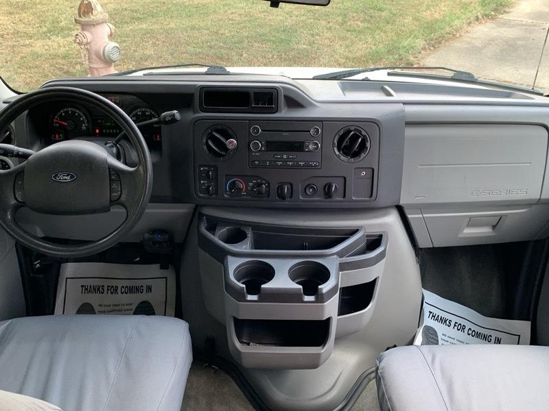 Ford Econoline E-350 XLT Super Duty Extended 2013