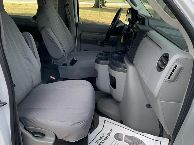 Ford Econoline E-350 XLT Super Duty Extended 2013