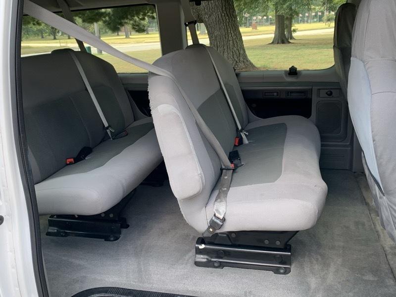 Ford Econoline E-350 XLT Super Duty Extended 2013
