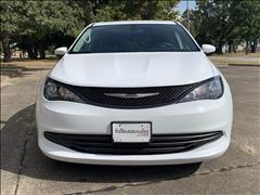 2022 Chrysler Voyager 
