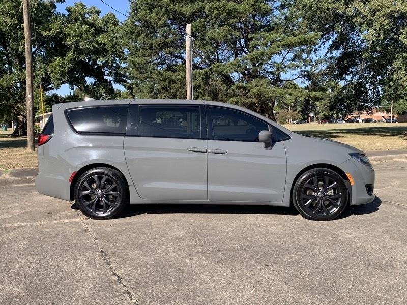 Chrysler Pacifica Touring Plus 2020