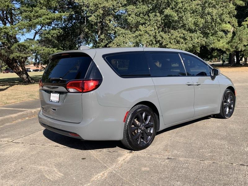 Chrysler Pacifica Touring Plus 2020