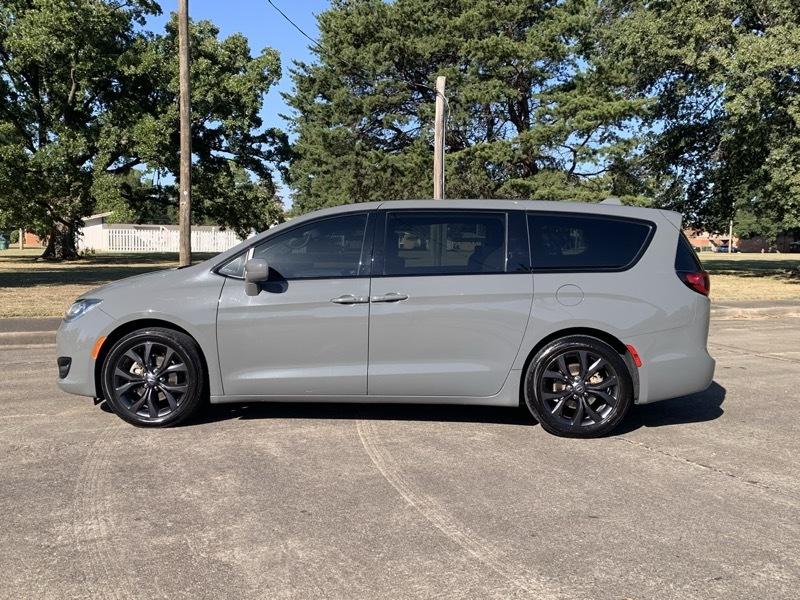 Chrysler Pacifica Touring Plus 2020