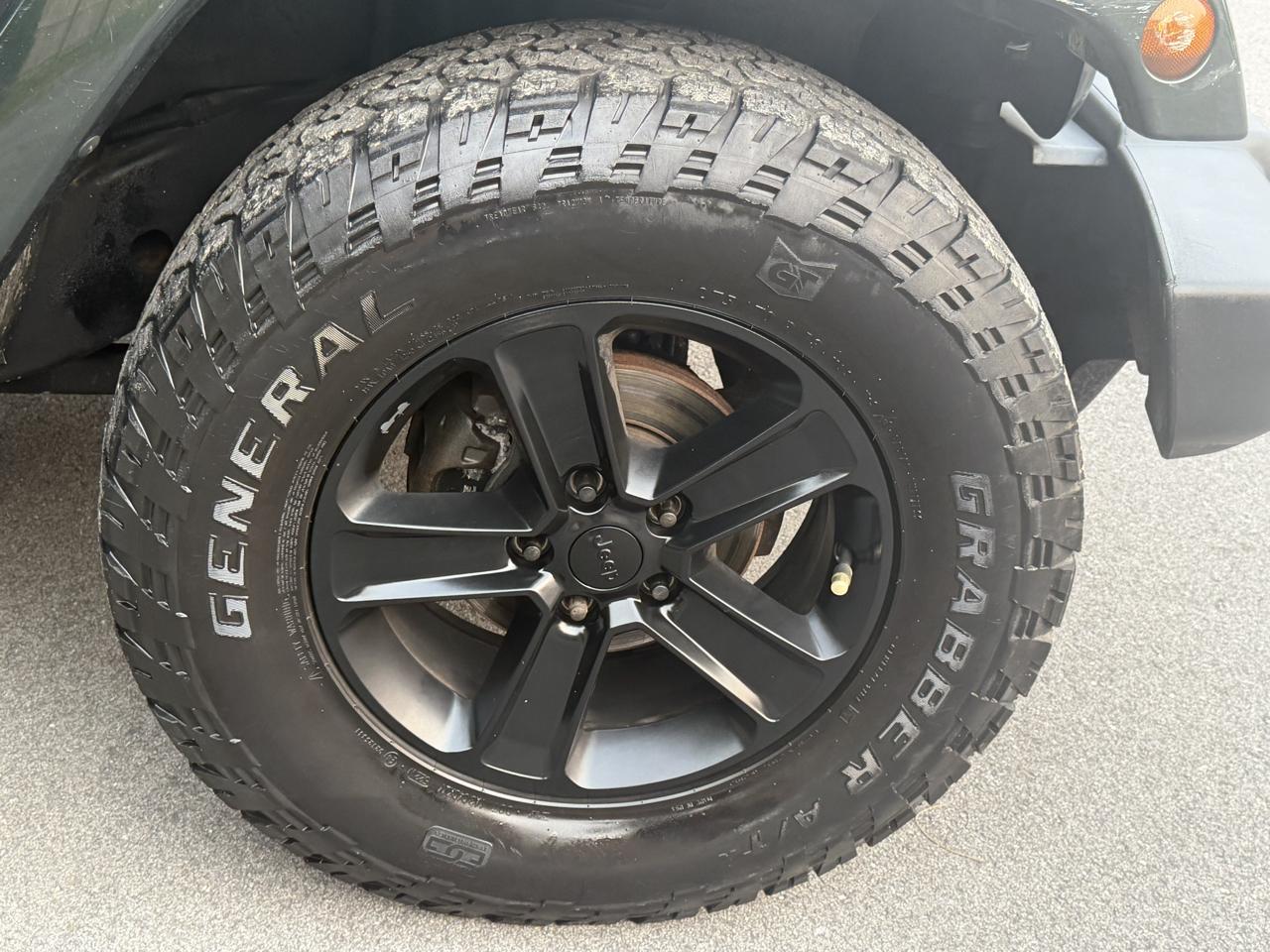 Jeep Wrangler Unlimited Sahara 4WD 2011