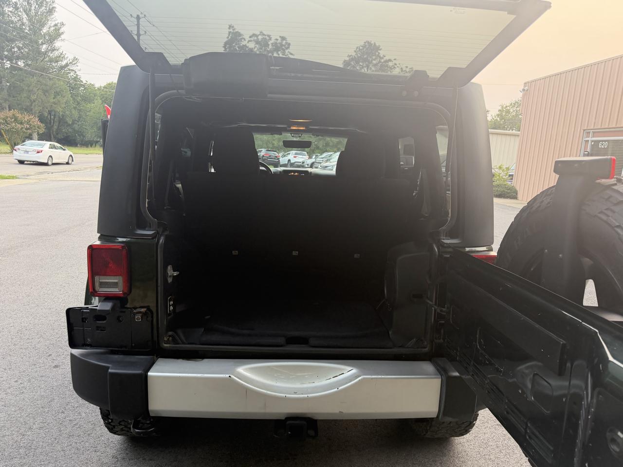 Jeep Wrangler Unlimited Sahara 4WD 2011