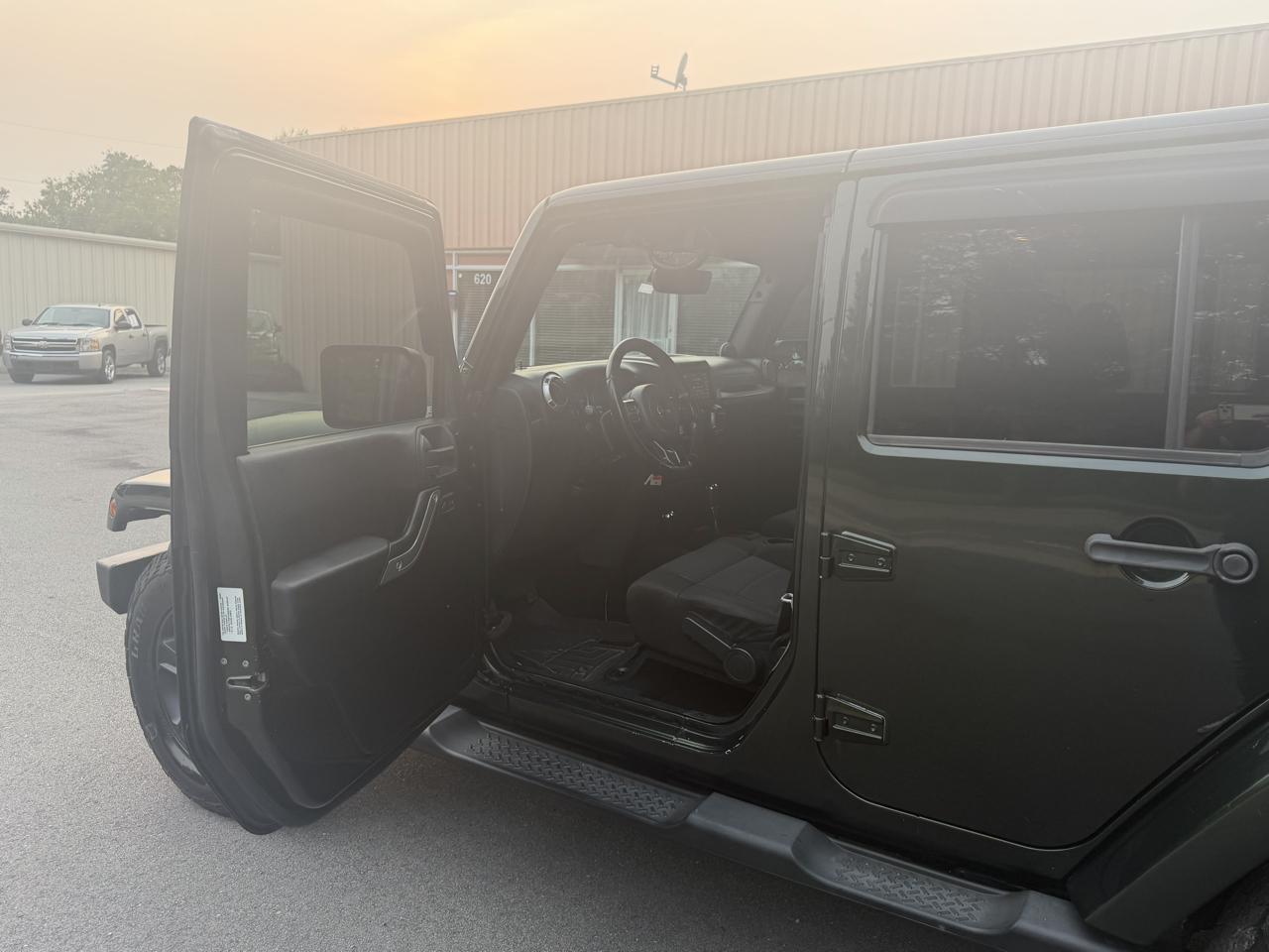 Jeep Wrangler Unlimited Sahara 4WD 2011