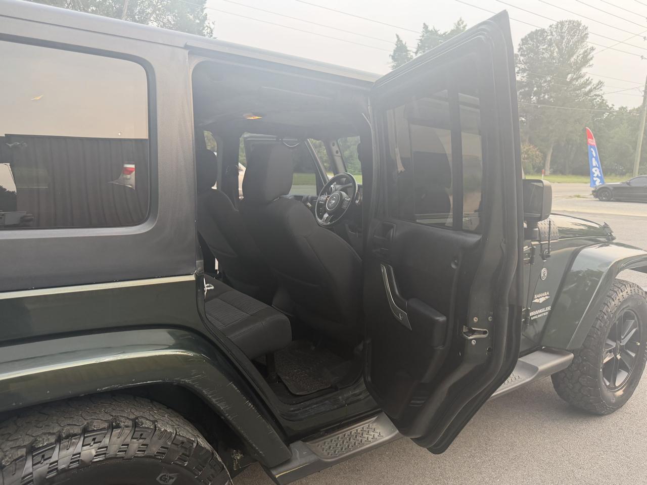 Jeep Wrangler Unlimited Sahara 4WD 2011