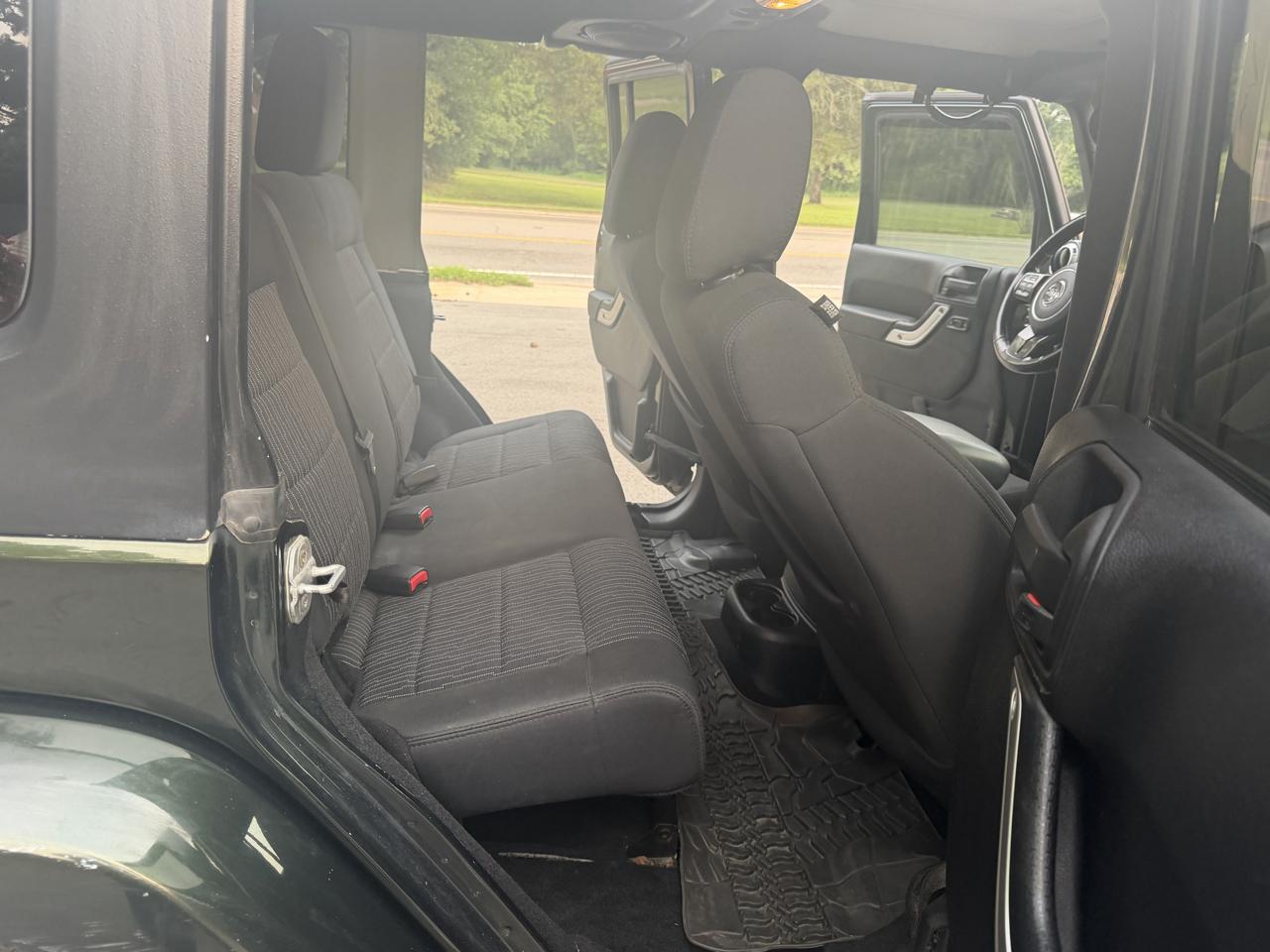 Jeep Wrangler Unlimited Sahara 4WD 2011
