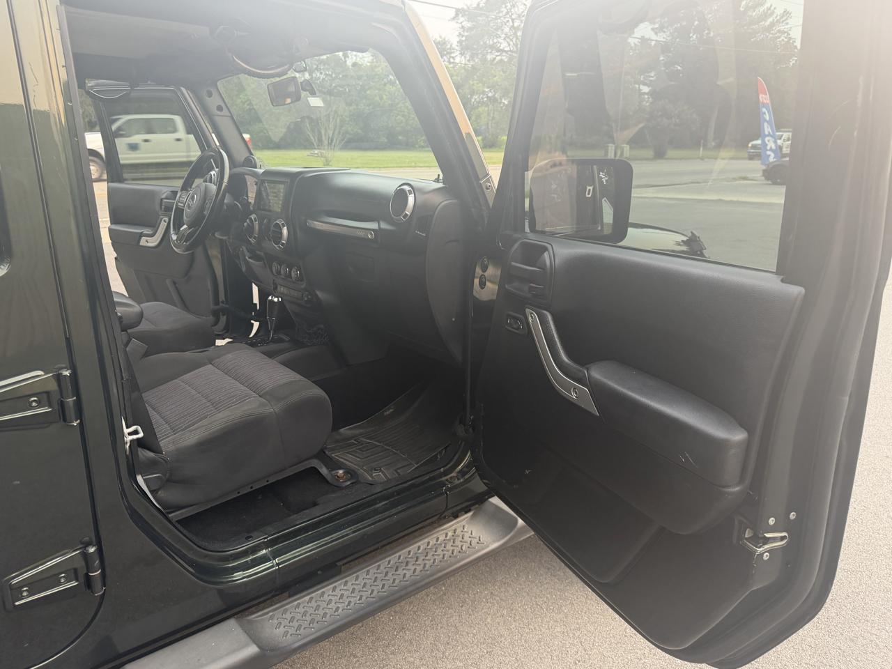 Jeep Wrangler Unlimited Sahara 4WD 2011