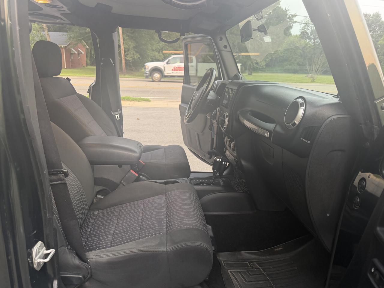 Jeep Wrangler Unlimited Sahara 4WD 2011