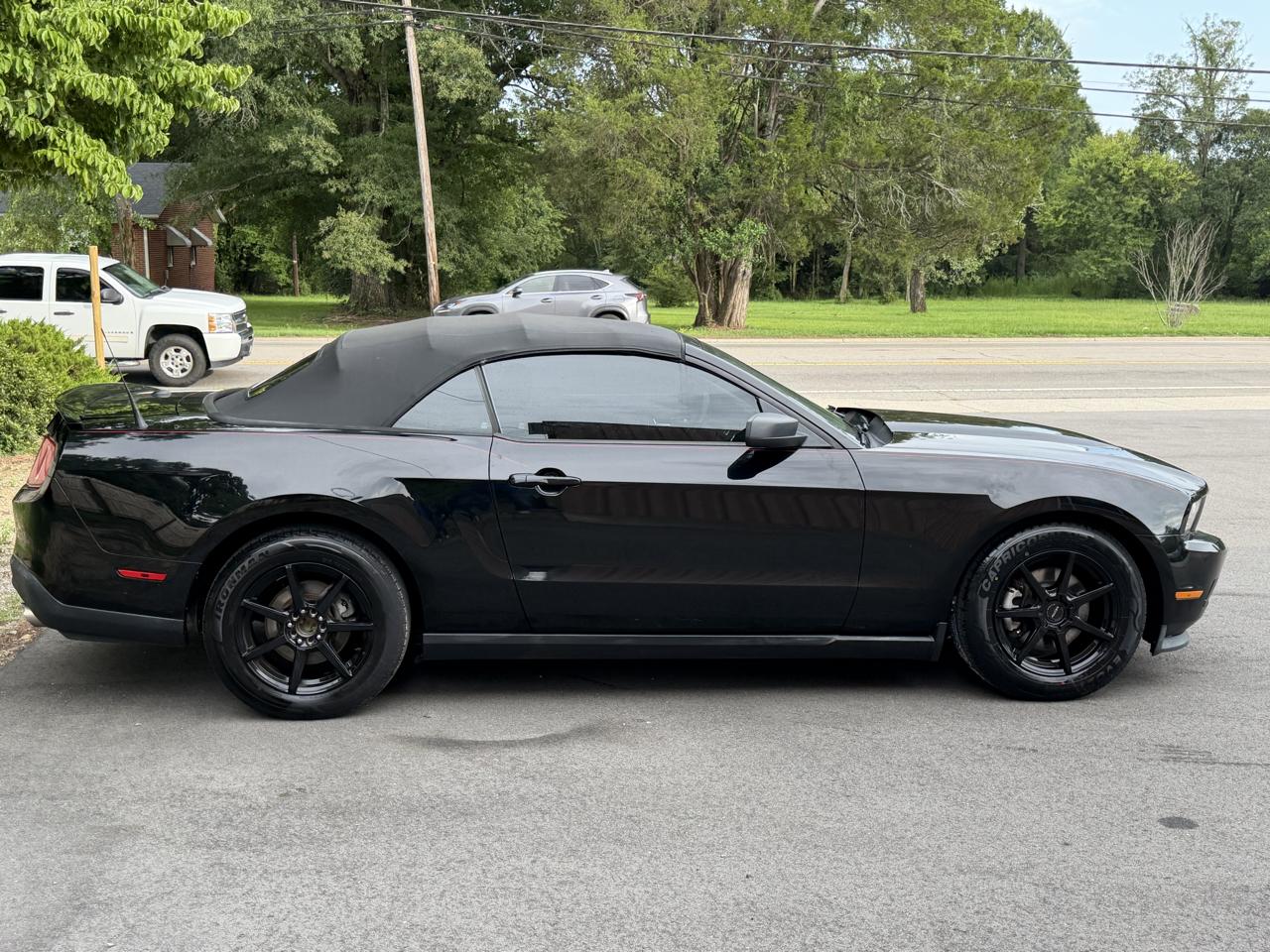Ford Mustang V6 Convertible 2012