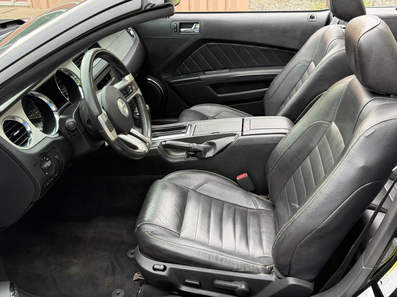 Ford Mustang V6 Convertible 2012