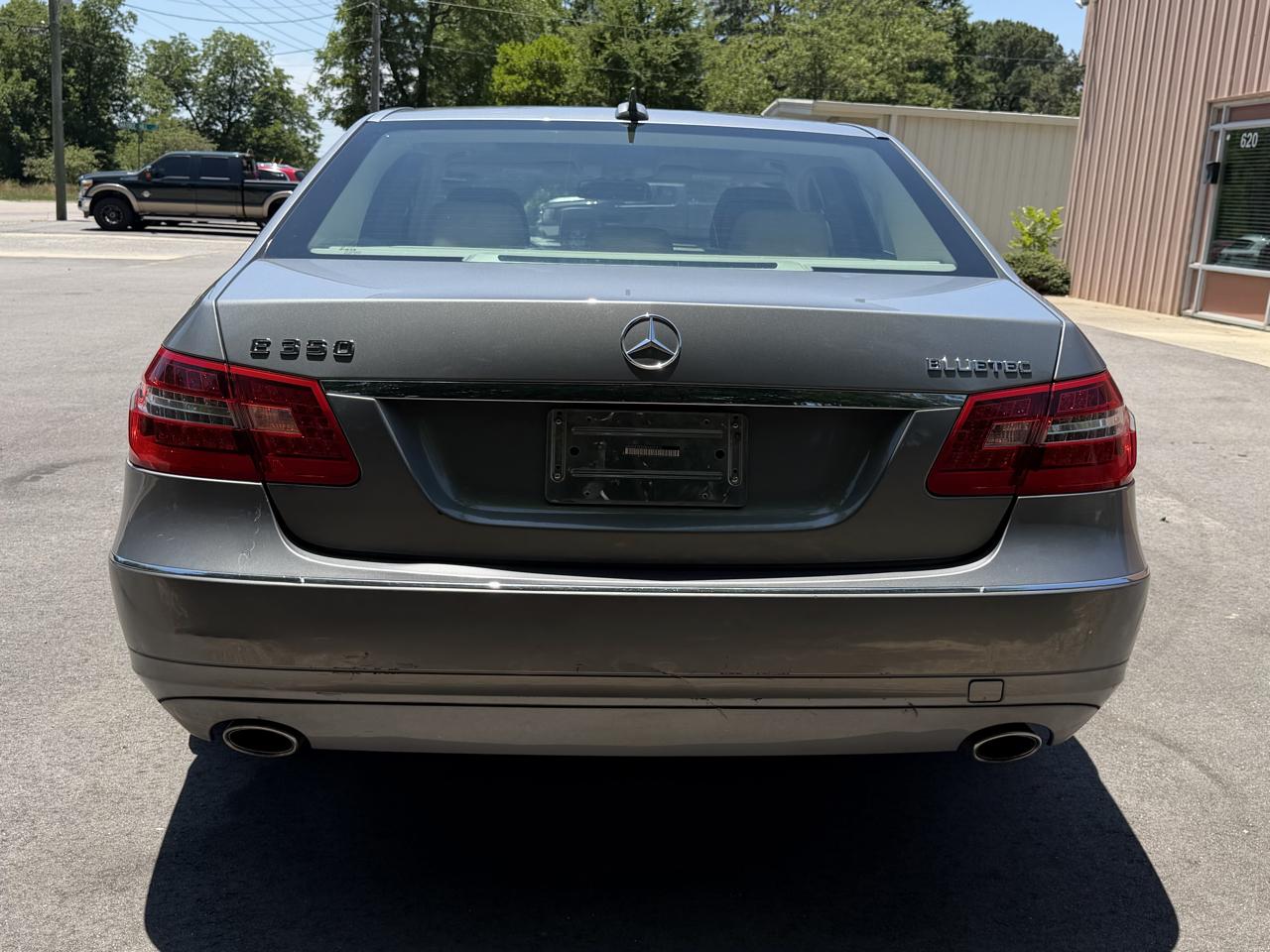Mercedes-Benz E-Class E350 BlueTEC Sedan 2011