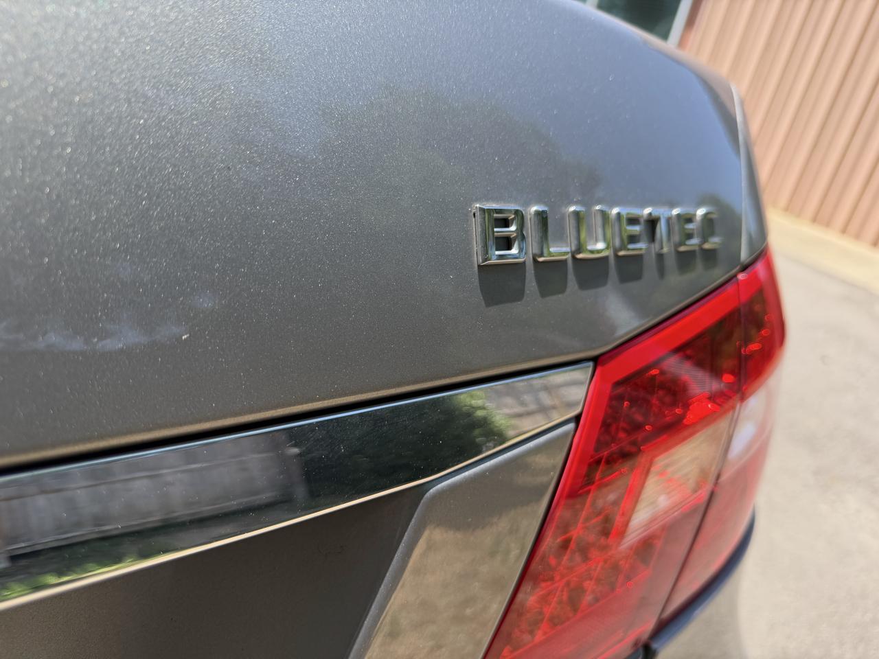 Mercedes-Benz E-Class E350 BlueTEC Sedan 2011