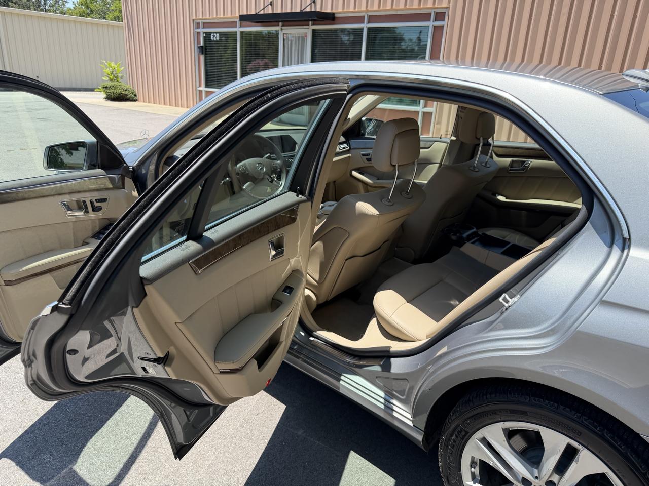 Mercedes-Benz E-Class E350 BlueTEC Sedan 2011