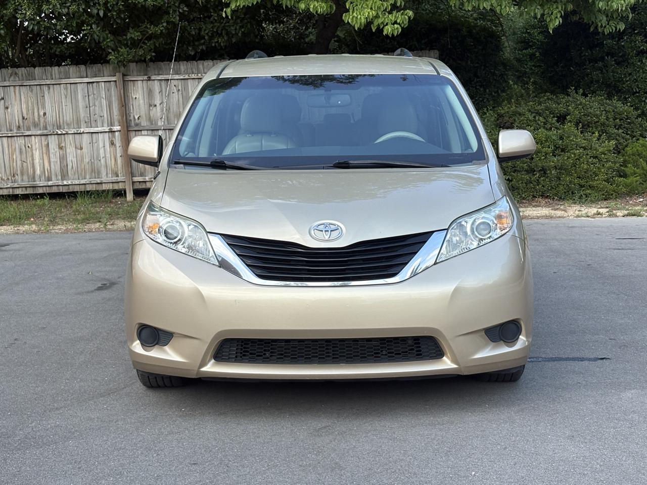 Toyota Sienna LE FWD 8-Passenger V6 2014