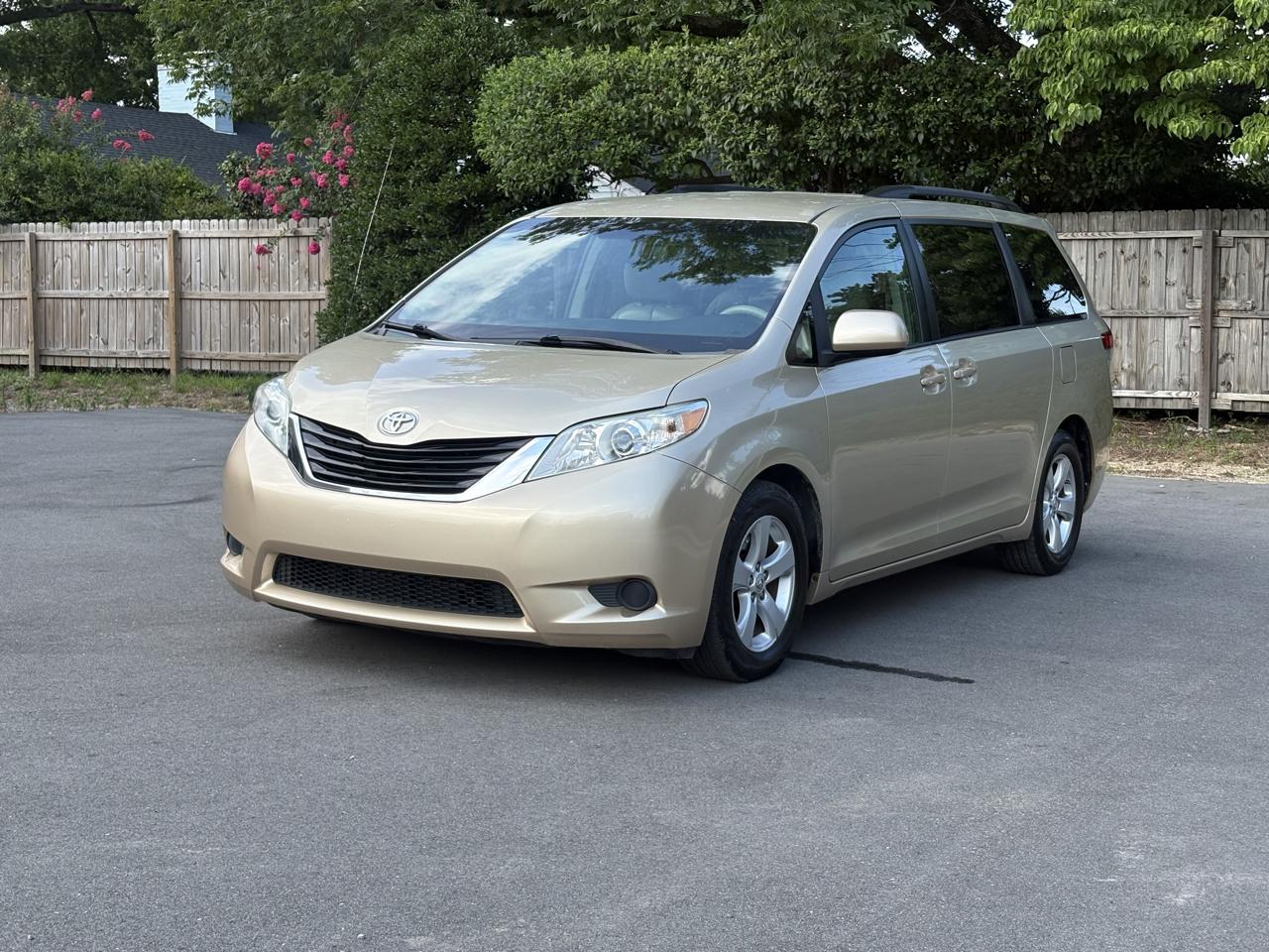 Toyota Sienna LE FWD 8-Passenger V6 2014