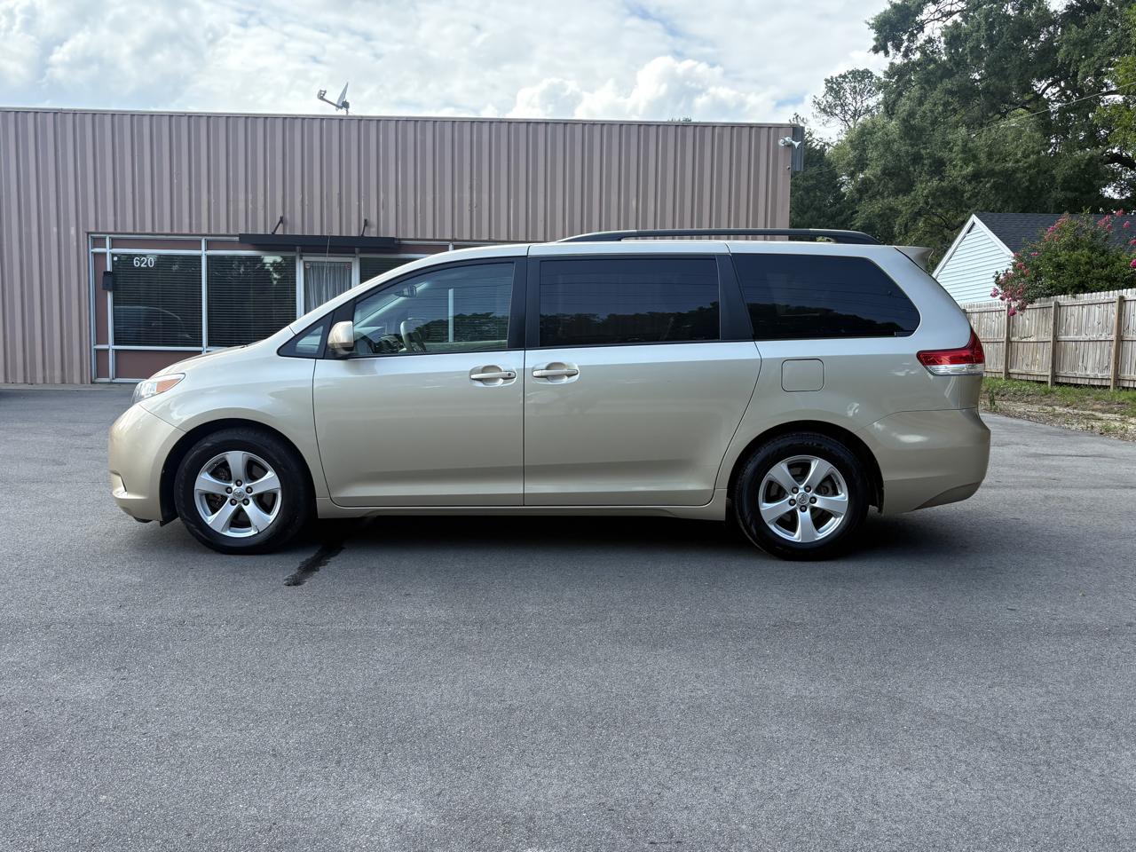 Toyota Sienna LE FWD 8-Passenger V6 2014