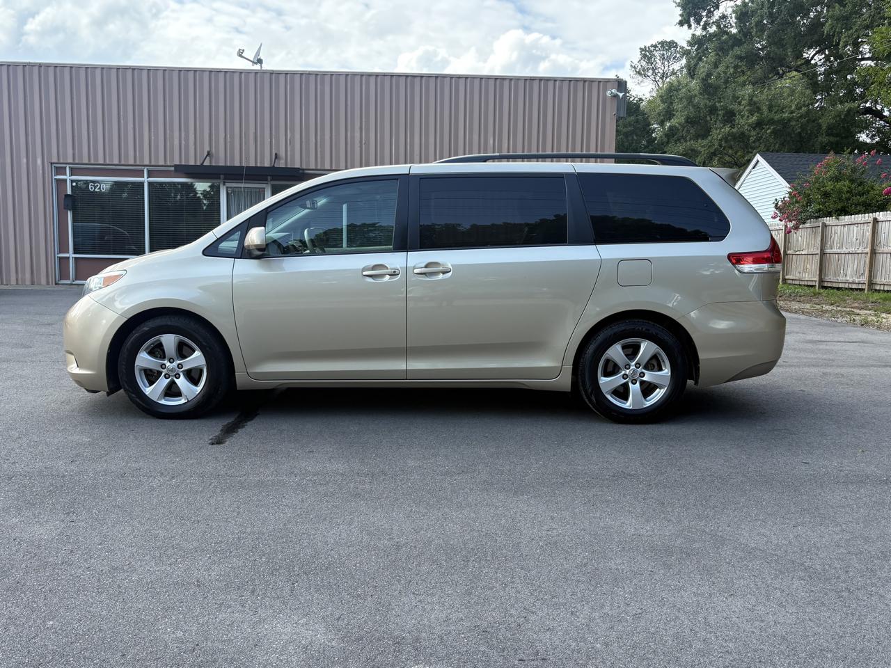 Toyota Sienna LE FWD 8-Passenger V6 2014
