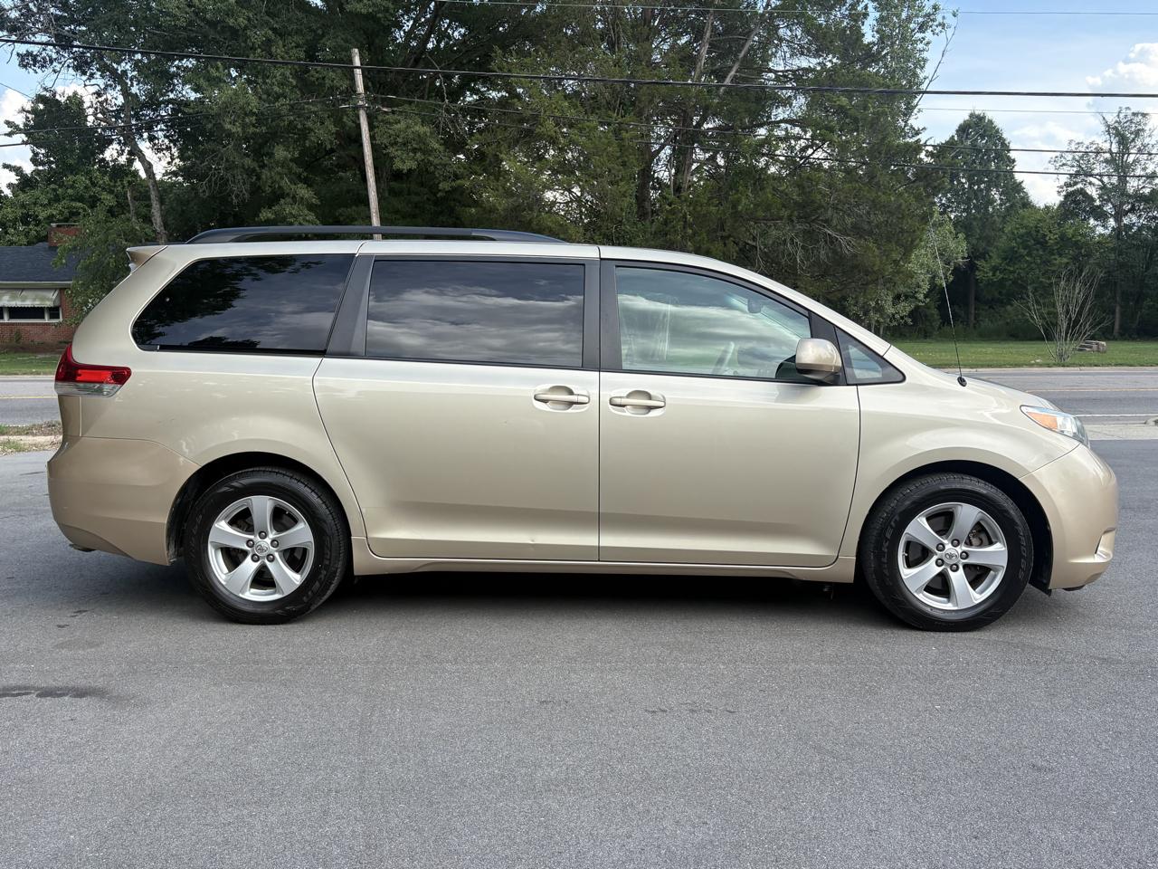 Toyota Sienna LE FWD 8-Passenger V6 2014