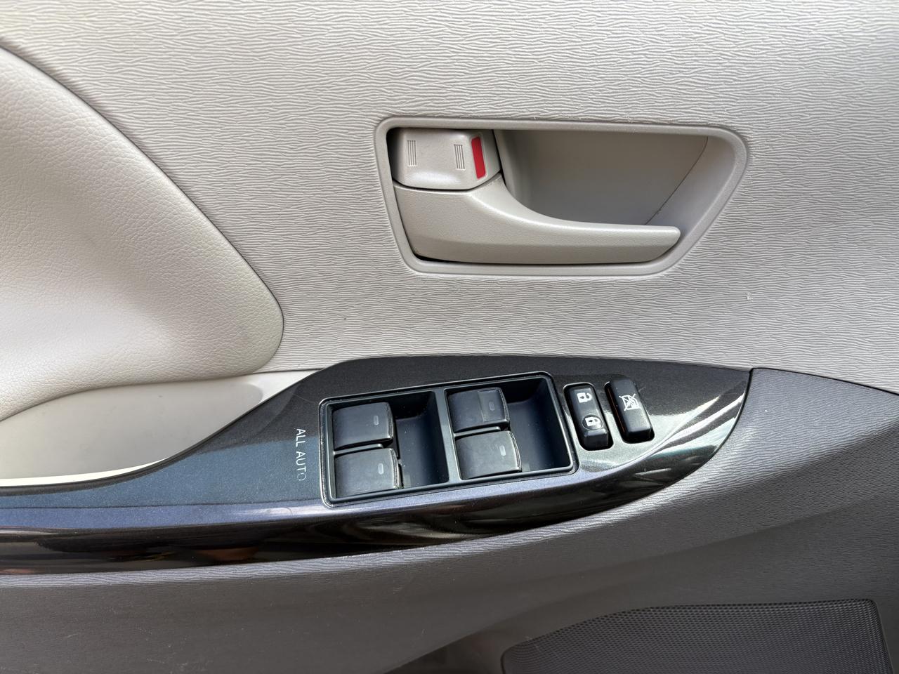 Toyota Sienna LE FWD 8-Passenger V6 2014
