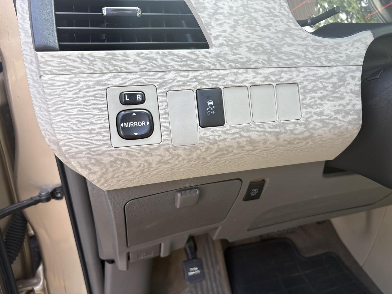 Toyota Sienna LE FWD 8-Passenger V6 2014