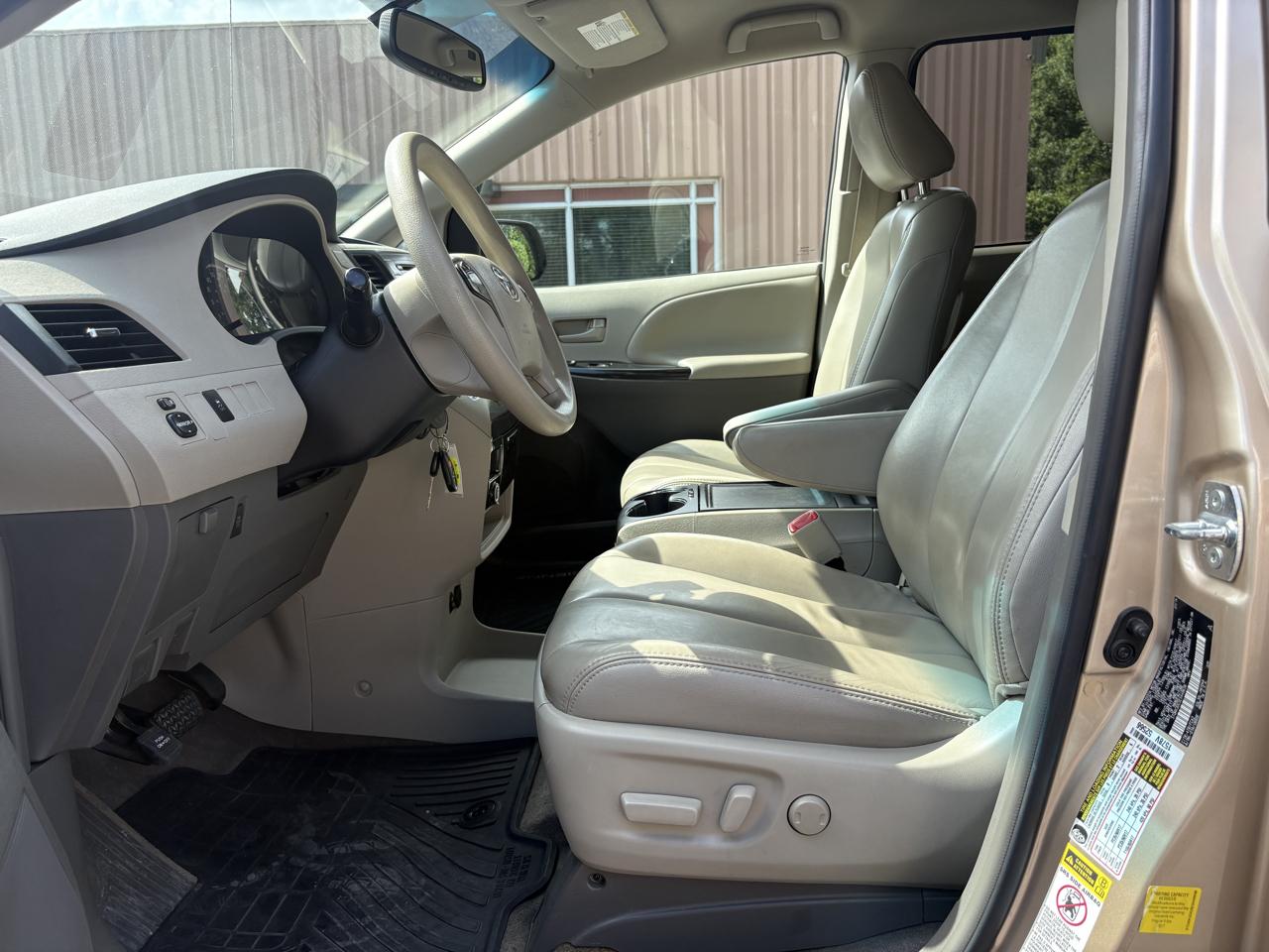 Toyota Sienna LE FWD 8-Passenger V6 2014